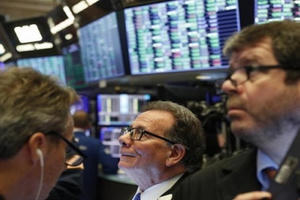 Dịch bệnh COVID-19 lây lan, Fed giảm lãi suất về gần 0%, thị trường vẫn hoảng loạn