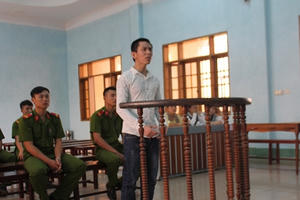 Gia Lai: “Sốc” với thái độ bất cần của siêu trộm Lê Văn Hoàn khi đứng trước vành móng ngựa