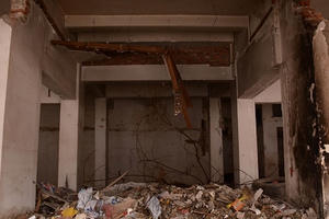 Đang san bằng chung cư “đất vàng” ngủ quên 7 năm giữa lòng Thủ đô