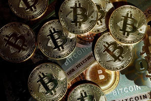 Bitcoin thủng mốc 110.000 USD, gần 1 tỷ USD vị thế mua bị 'quét sạch' sau cú xả hàng 2,6 tỷ USD