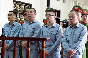 Tội phạm làm giả thẻ tín dụng bỏ trốn