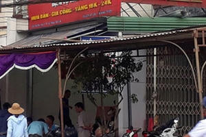 Con trai chủ tiệm vàng chết trên giường, đầu trùm nilon cổ quấn băng keo