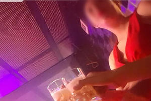 Hà Nội: Massage kích dục, bar "tay vịn" công khai hoạt động giữa Trung tâm văn hóa quận