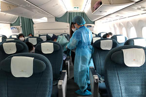 Chi phí đắt đỏ cho những chuyến bay giải cứu