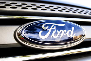 Nhà máy đóng cửa hàng loạt, doanh số bán xe giảm 21%, Ford phải vay 8 tỷ USD để vượt đại nạn