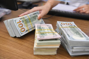 Ngân hàng Nhà nước lần đầu hạ giá mua USD sau một năm