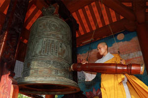 Hơn 18.000 ngôi chùa khắp cả nước đồng loạt ngân vang tiếng chuông cầu nguyện quốc thái dân an