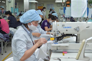 May 10 được "bơm" 4,3 triệu USD để sản xuất đồ chống dịch