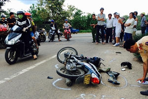 Kon Tum: Nghi vấn taxi hãng Blue gây tai nạn rồi bỏ trốn