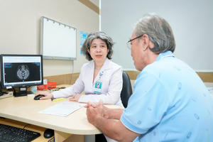 Chóng mặt ở người bệnh lớn tuổi: Tưởng như đơn giản nhưng nguy hiểm khó lường