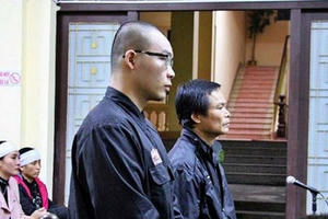 Cựu đại tá công an dùng búa đánh vợ chồng anh ruột