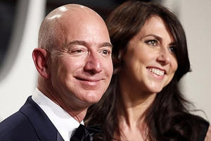 Tỷ phú giàu nhất thế giới Jeff Bezos từng là “người ngốc nhất công ty”