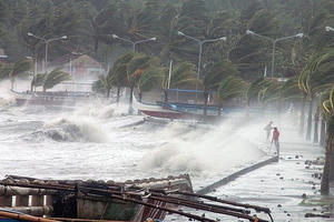 Biển Đông xuất hiện cơn bão số 4, giật cấp 10