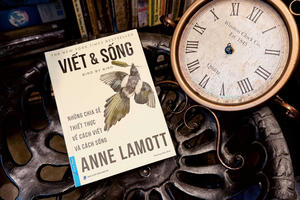 'Viết và sống’ - Khi máy móc có thể viết thay, vì sao ta vẫn phải cầm bút? 