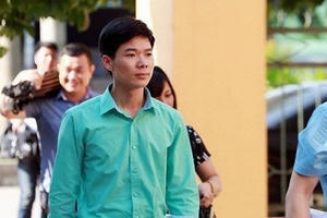 Bác sĩ Hoàng Công Lương tiếp tục hầu tòa