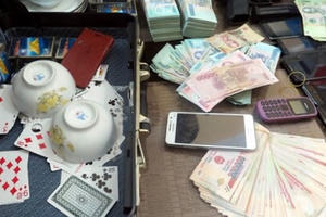 Kon Tum: Triệt phá sới bạc lớn, tạm giữ 16 người