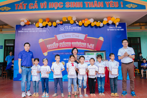 Chương trình “Thắp sáng tương lai” số 2: TLC Việt Nam sẻ chia ánh sáng và tri thức với các bạn nhỏ vùng cao Văn Lăng, tỉnh Thái Nguyên 