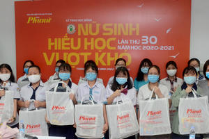 Tập đoàn Novaland nâng bước hàng trăm nữ sinh hiếu học, vượt khó