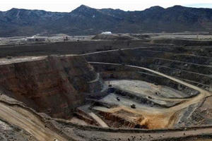 Nắm trong tay một loại nguyên liệu quý hiếm của thế giới, Trung Quốc ồ ạt khai thác khiến giá sụt mạnh, Việt Nam cũng sở hữu hơn 20 triệu tấn