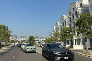 Rẻ hơn taxi, tiện hơn xe buýt: Xe điện VinFast “gây sốt” với chính sách “khủng”