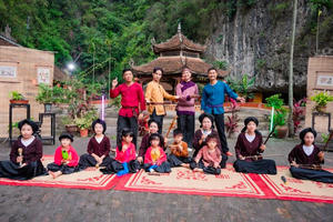 Bố ơi mình đi đâu thế? 2025 - tập 9: Dàn cast mở mini concert tại đình làng, Neko Lê, Trung Ruồi, Duy Hưng lần đầu hát xẩm