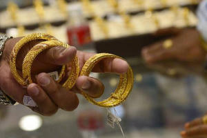 Lỗ nặng với vàng nữ trang 18K