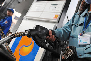 Giá xăng dầu dự báo giữ nguyên vào ngày mai 