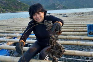 Nghị lực người phụ nữ gầy cơ nghiệp trên vịnh Cam Ranh