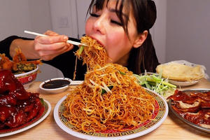 Trung Quốc hạn chế video ăn uống lãng phí trên Internet