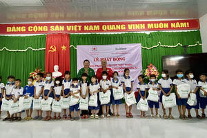 Nutifood tặng hàng nghìn phần quà cho trẻ em nghèo nhân dịp Tết thiếu nhi