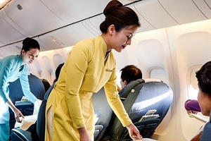 Hết giãn cách xã hội, vé bay giảm còn một nửa