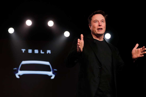 Các nhà đầu tư lo ngại Elon Musk bỏ bê Tesla