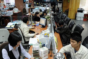 Ngân hàng lãi lớn, sao nợ xấu lại tăng?