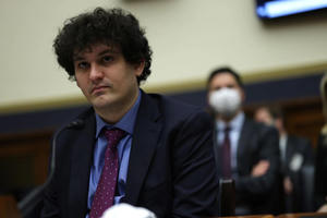 Sam Bankman-Fried và 9 lần sụp đổ tai tiếng của các tỷ phú toàn cầu 