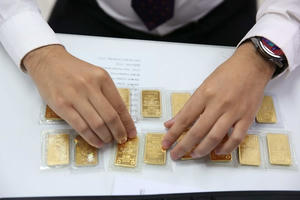Vàng "bốc hơi" 500.000 đồng/lượng khi mở cửa phiên đầu tuần 