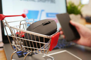 Người tiêu dùng phải là “mắt xích” đầu tiên trong cuộc chiến chống hàng giả, hàng nhái