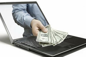 Nhân viên ngân hàng bị nữ tạp vụ lừa 900 triệu đồng