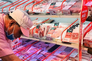 Giá heo hơi "leo nóc"