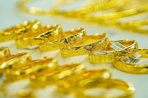 Bức tranh tài chính 2025: Kim loại quý và chứng khoán lập đỉnh lịch sử, Bitcoin bất ngờ 'đi lùi'