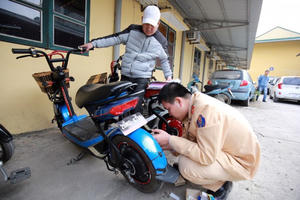 Người dân có thể tới công an phường, xã đăng ký biển số xe máy từ 21/5