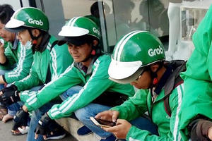 Giữ chân tài xế, Grab tăng cường dịch vụ quảng cáo để “bác tài” tăng thu nhập