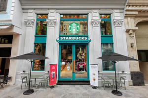 Hơn 1.000 barista 'tẩy chay' Red Cup Day, Starbucks nói 'tác động nhỏ' nhưng cổ phiếu SBUX vẫn giảm