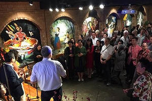 Mô hình cá sạch và “ngoại giao nhân dân“