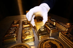 Không điều gì đủ sức ngăn cản vàng chinh phục mốc 2.100 USD