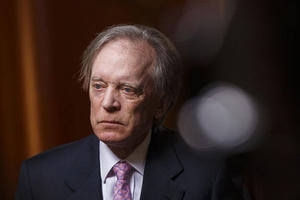 Quỹ của vua trái phiếu Bill Gross lần đầu giảm dưới 1 tỷ USD