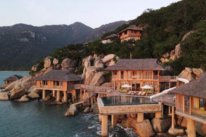 Bất động sản Du lịch Ninh Vân Bay (NVT) lỗ lũy kế hơn 712 tỷ đồng, hoa hậu Ngọc Hân vẫn nhận thu nhập 1,4 tỷ đồng năm 2023