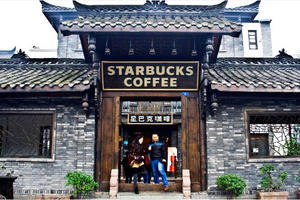 Lợi nhuận toàn cầu giảm 85%, Starbucks tìm bán cổ phần 4 tỷ USD tại Trung Quốc, đối đầu 26.000 cửa hàng Luckin Coffee