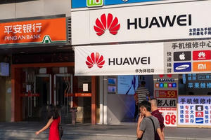 Trung Quốc đề xuất Tổng thống Mỹ nên chuyển sang dùng Huawei sau tin đồn bị nghe lén iPhone