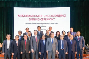 Coca-Cola Việt Nam ký kết biên bản ghi nhớ về bồi dưỡng cán bộ làm công tác đối ngoại