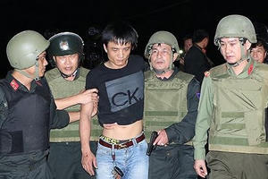 Tiếp tục truy bắt đối tượng thứ 4 trong vụ ôm súng và lựu đạn cố thủ cùng gần 10kg ma túy